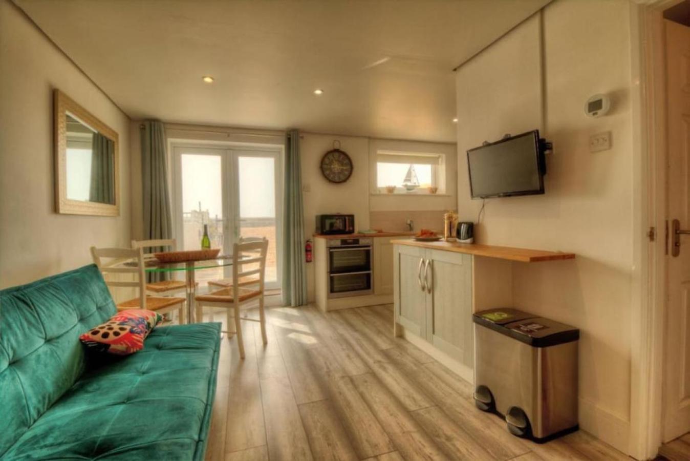 סאות' היילינג Air Maison - Solent View Beachfront Apartment מראה חיצוני תמונה